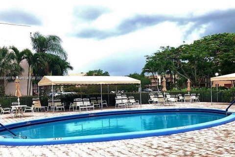 Copropriété à vendre à Sunrise, Floride: 2 chambres, 75.72 m2 № 1939944 - photo 18