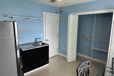 Propiedad comercial en alquiler en Miami, Florida, 1 dormitorio, 29.26 m2 № 2055473 - foto 5