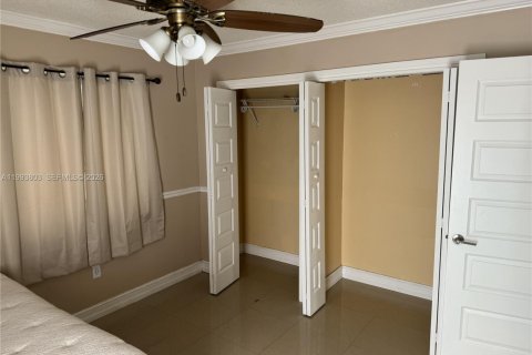 Propiedad comercial en alquiler en Miami, Florida, 1 dormitorio, 29.26 m2 № 2055473 - foto 4
