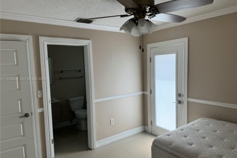 Propiedad comercial en alquiler en Miami, Florida, 1 dormitorio, 29.26 m2 № 2055473 - foto 3