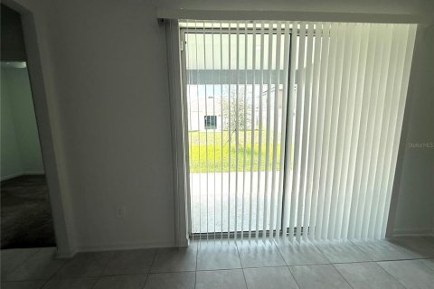 Casa en alquiler en Eagle Lake, Florida, 4 dormitorios, 296.08 m2 № 1884704 - foto 4