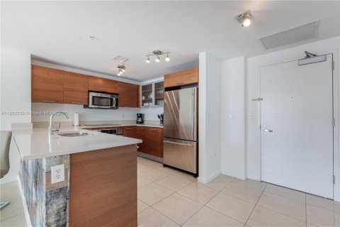 Condominio en alquiler en Miami, Florida, 2 dormitorios, 110.46 m2 № 1688612 - foto 5