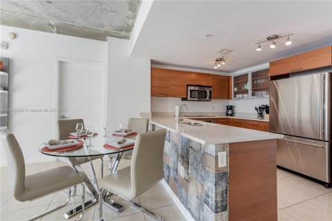 Condominio en alquiler en Miami, Florida, 2 dormitorios, 110.46 m2 № 1688612 - foto 2