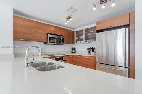 Condominio en alquiler en Miami, Florida, 2 dormitorios, 110.46 m2 № 1688612 - foto 4