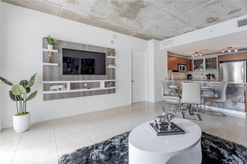 Condominio en alquiler en Miami, Florida, 2 dormitorios, 110.46 m2 № 1688612 - foto 10
