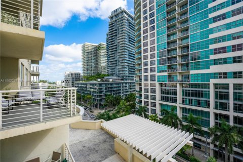 Condominio en alquiler en Miami, Florida, 2 dormitorios, 110.46 m2 № 1688612 - foto 24