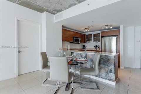 Condominio en alquiler en Miami, Florida, 2 dormitorios, 110.46 m2 № 1688612 - foto 13