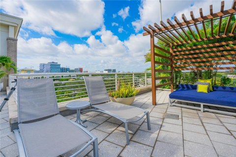 Condominio en alquiler en Miami, Florida, 2 dormitorios, 110.46 m2 № 1688612 - foto 28