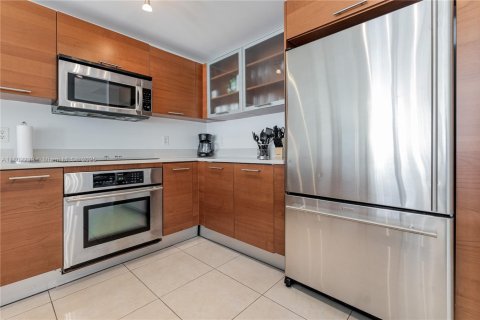 Condominio en alquiler en Miami, Florida, 2 dormitorios, 110.46 m2 № 1688612 - foto 3