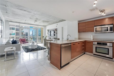 Condominio en alquiler en Miami, Florida, 2 dormitorios, 110.46 m2 № 1688612 - foto 6