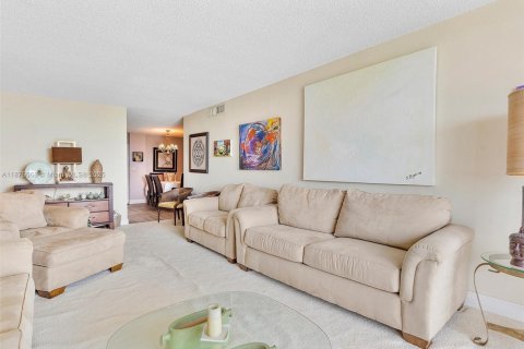 Condominio en venta en North Miami, Florida, 1 dormitorio, 81.29 m2 № 2077012 - foto 5