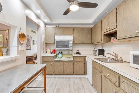 Condominio en venta en North Miami, Florida, 1 dormitorio, 81.29 m2 № 2077012 - foto 6
