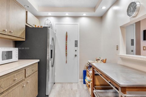 Condominio en venta en North Miami, Florida, 1 dormitorio, 81.29 m2 № 2077012 - foto 9