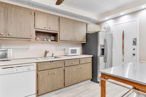 Condominio en venta en North Miami, Florida, 1 dormitorio, 81.29 m2 № 2077012 - foto 8