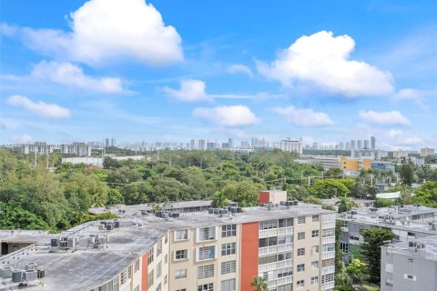 Condominio en venta en North Miami, Florida, 1 dormitorio, 81.29 m2 № 2077012 - foto 23