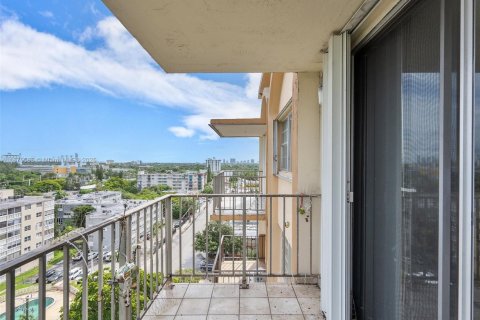 Condominio en venta en North Miami, Florida, 1 dormitorio, 81.29 m2 № 2077012 - foto 20