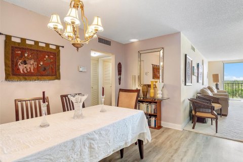 Condominio en venta en North Miami, Florida, 1 dormitorio, 81.29 m2 № 2077012 - foto 10