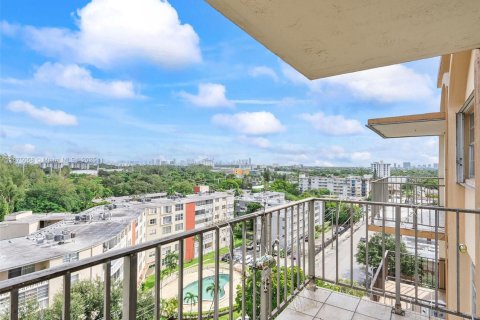 Condominio en venta en North Miami, Florida, 1 dormitorio, 81.29 m2 № 2077012 - foto 19