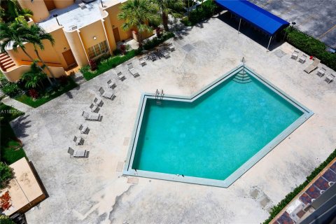 Condominio en venta en North Miami, Florida, 1 dormitorio, 81.29 m2 № 2077012 - foto 26