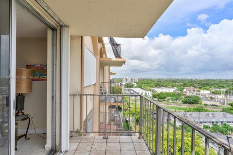Condominio en venta en North Miami, Florida, 1 dormitorio, 81.29 m2 № 2077012 - foto 21