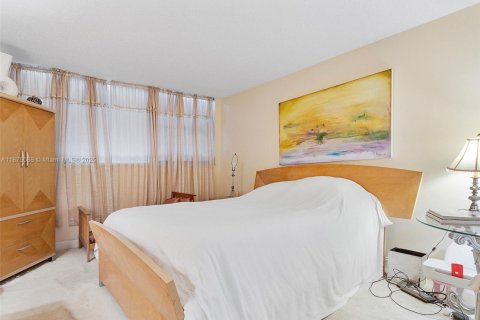 Condominio en venta en North Miami, Florida, 1 dormitorio, 81.29 m2 № 2077012 - foto 14