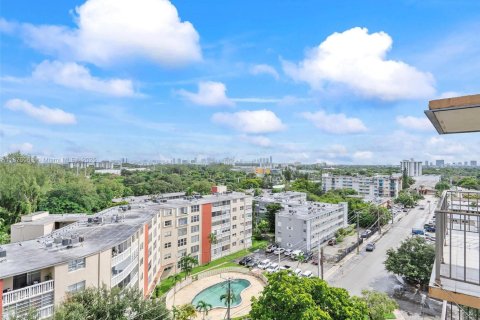 Condominio en venta en North Miami, Florida, 1 dormitorio, 81.29 m2 № 2077012 - foto 22
