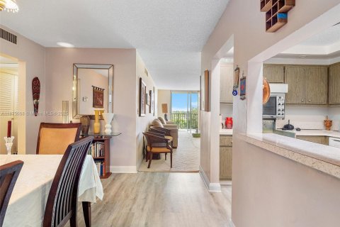 Condominio en venta en North Miami, Florida, 1 dormitorio, 81.29 m2 № 2077012 - foto 13