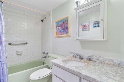 Condominio en venta en North Miami, Florida, 1 dormitorio, 81.29 m2 № 2077012 - foto 15
