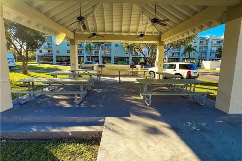 Condo in Cutler Bay, Florida, 2 bedrooms  № 2003378 - photo 19