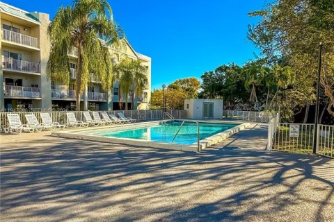 Condo in Cutler Bay, Florida, 2 bedrooms  № 2003378 - photo 17