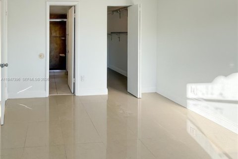 Condo in Cutler Bay, Florida, 2 bedrooms  № 2003378 - photo 6