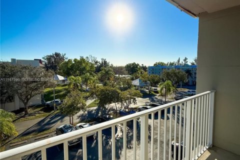 Condo in Cutler Bay, Florida, 2 bedrooms  № 2003378 - photo 13