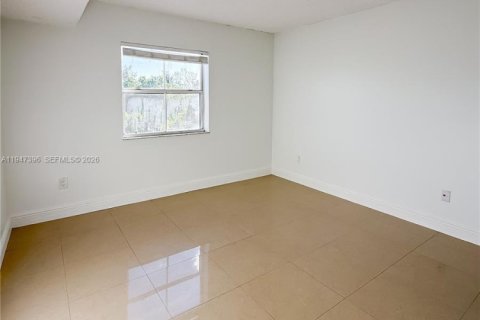 Condo in Cutler Bay, Florida, 2 bedrooms  № 2003378 - photo 10