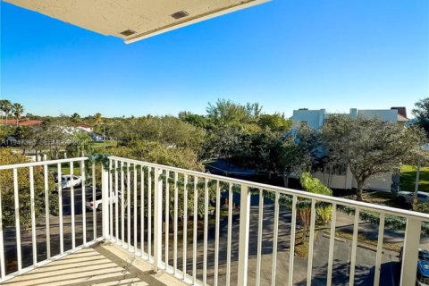 Condo in Cutler Bay, Florida, 2 bedrooms  № 2003378 - photo 3