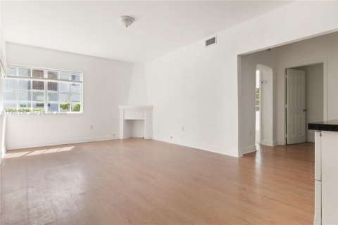 Condo in Miami Beach, Florida, 2 bedrooms  № 2059251 - photo 4