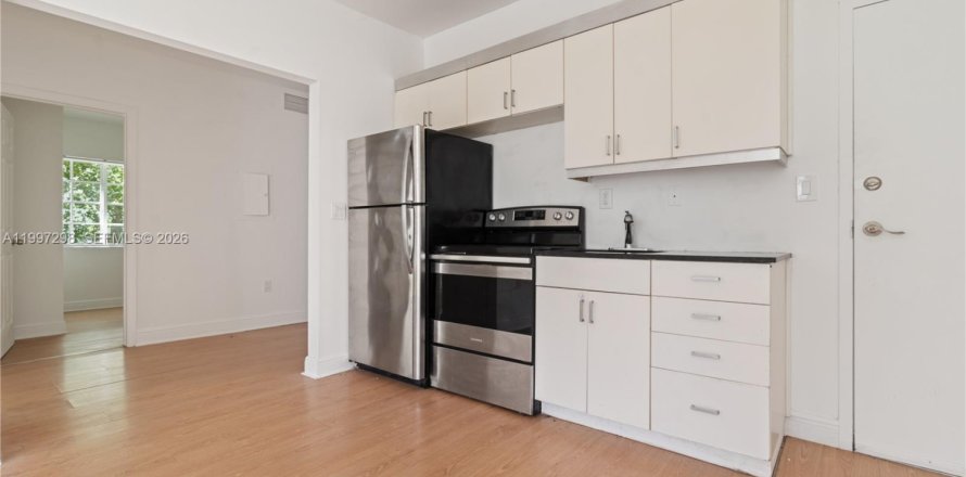 Condo in Miami Beach, Florida, 2 bedrooms  № 2059251