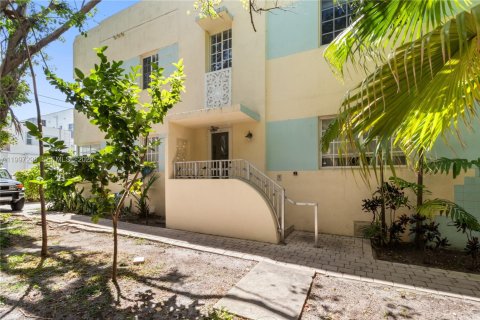 Condo in Miami Beach, Florida, 2 bedrooms  № 2059251 - photo 11
