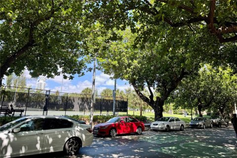 Condo in Miami Beach, Florida, 2 bedrooms  № 2059251 - photo 13