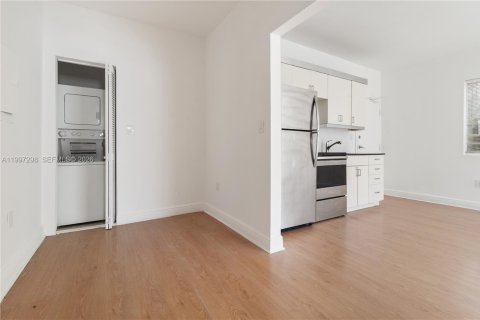 Condo in Miami Beach, Florida, 2 bedrooms  № 2059251 - photo 2