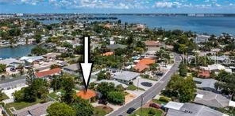 Casa en Saint Pete Beach, Florida 3 dormitorios, 133.59 m2 № 1675811