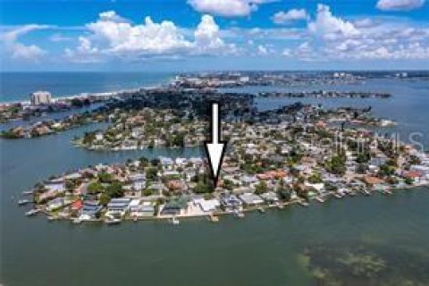 House in Saint Pete Beach, Florida 3 bedrooms, 133.59 sq.m. № 1675811 - photo 28