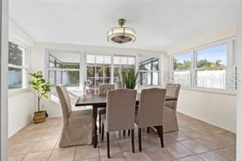 House in Saint Pete Beach, Florida 3 bedrooms, 133.59 sq.m. № 1675811 - photo 12