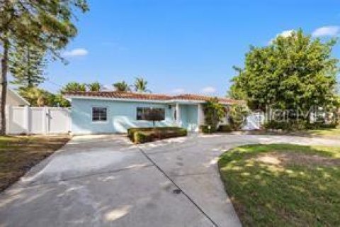 House in Saint Pete Beach, Florida 3 bedrooms, 133.59 sq.m. № 1675811 - photo 4