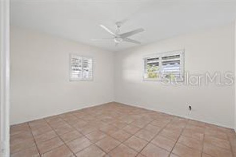 House in Saint Pete Beach, Florida 3 bedrooms, 133.59 sq.m. № 1675811 - photo 10