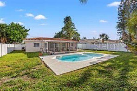 House in Saint Pete Beach, Florida 3 bedrooms, 133.59 sq.m. № 1675811 - photo 20