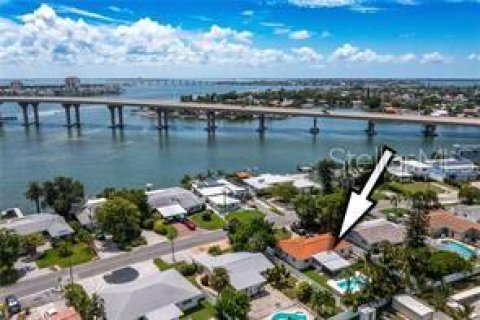 House in Saint Pete Beach, Florida 3 bedrooms, 133.59 sq.m. № 1675811 - photo 26