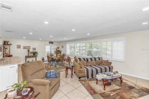 House in Orlando, Florida 3 bedrooms, 157.19 sq.m. № 1888684 - photo 10