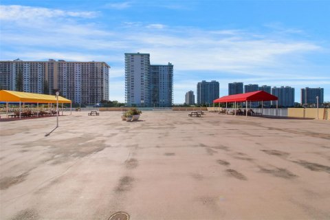 Condo in Sunny Isles Beach, Florida, 1 bedroom  № 1506014 - photo 27
