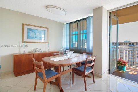 Condo in Sunny Isles Beach, Florida, 1 bedroom  № 1506014 - photo 12
