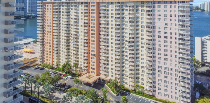 Condo in Sunny Isles Beach, Florida, 1 bedroom  № 1506014